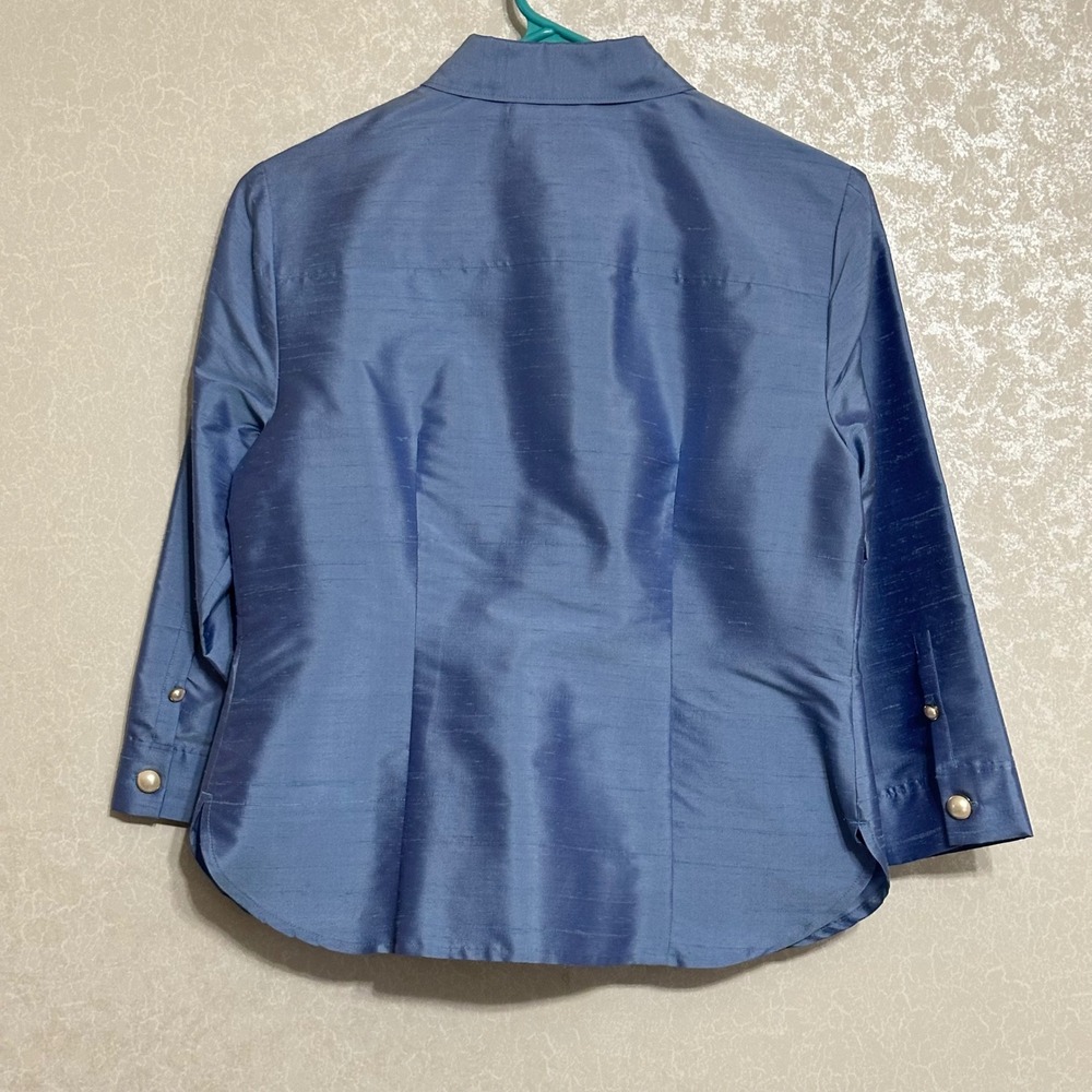 Ann Taylor Pearl Button Blouse 100% Silk Shantung Blue Minimalist Petites 6P - Picture 2 of 5